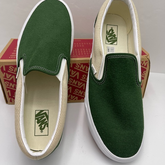 Vans Men’s Classic Slip-On
Twill Turtledove/Green
VN0A5JLXCOB Sneakers - Picture 15 of 16